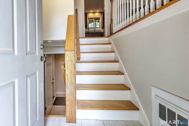 31 Paugussett Road, Newtown, CT 06482