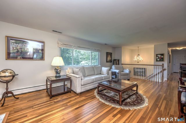 31 Paugussett Road, Newtown, CT 06482