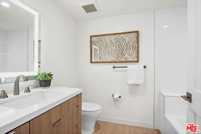 1025 Ocean Avenue 302, Santa Monica, CA 90403