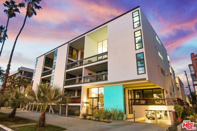1025 Ocean Avenue 302, Santa Monica, CA 90403