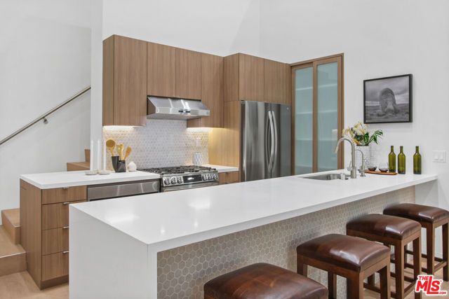 1025 Ocean Avenue 302, Santa Monica, CA 90403