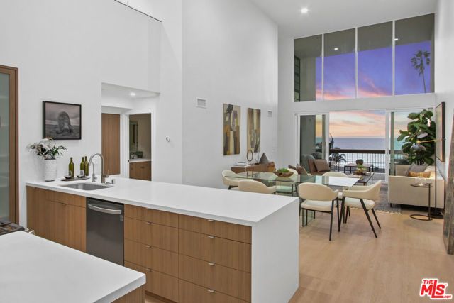 1025 Ocean Avenue 302, Santa Monica, CA 90403