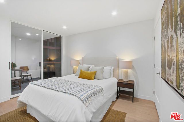 1025 Ocean Avenue 302, Santa Monica, CA 90403