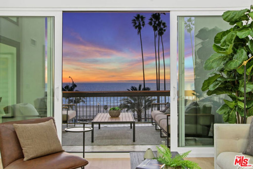1025 Ocean Avenue 302, Santa Monica, CA 90403