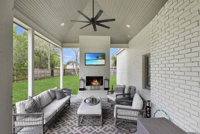 12030 Chester Dr, Baton Rouge, LA 70810