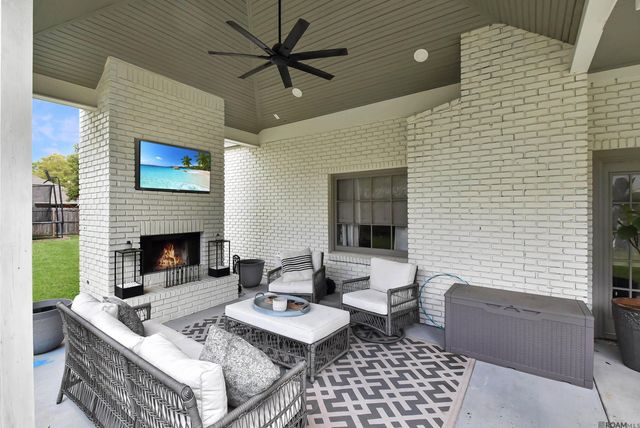 12030 Chester Dr, Baton Rouge, LA 70810