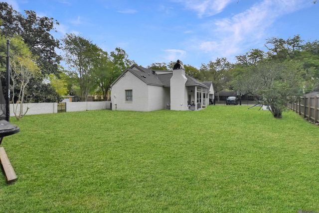 12030 Chester Dr, Baton Rouge, LA 70810