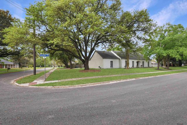 12030 Chester Dr, Baton Rouge, LA 70810
