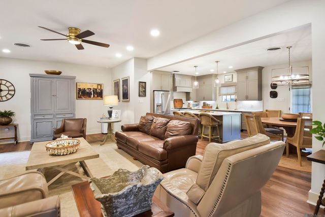 12030 Chester Dr, Baton Rouge, LA 70810