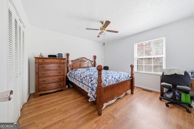 64 Timberland Court, Gay, GA 30218