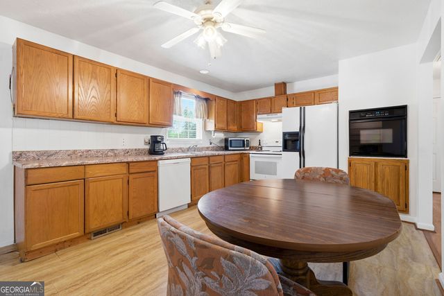 64 Timberland Court, Gay, GA 30218