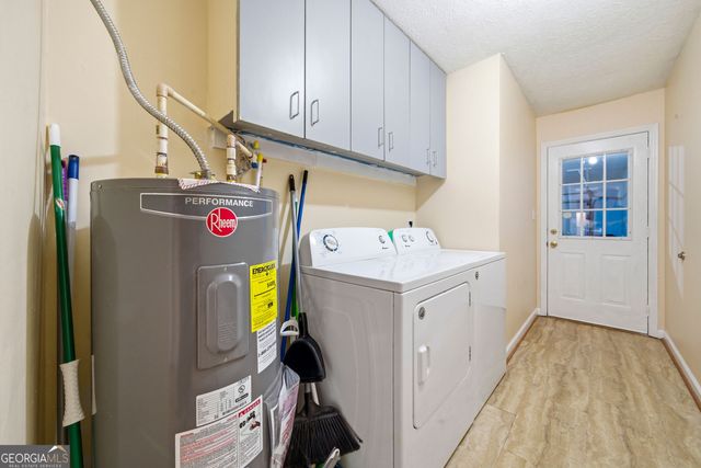 64 Timberland Court, Gay, GA 30218