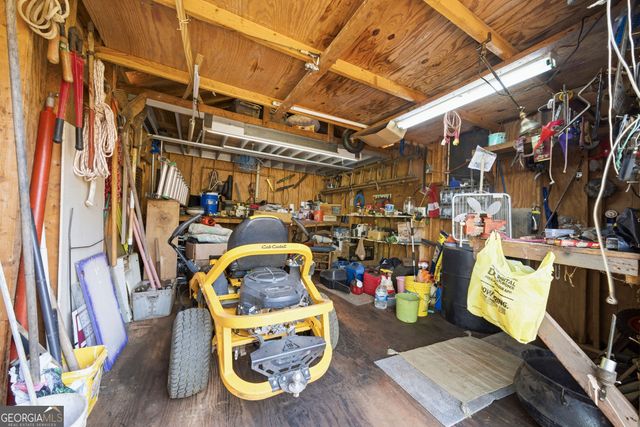 64 Timberland Court, Gay, GA 30218