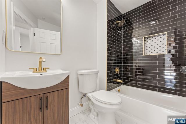 18 Hilton Avenue, Maplewood, NJ 07040