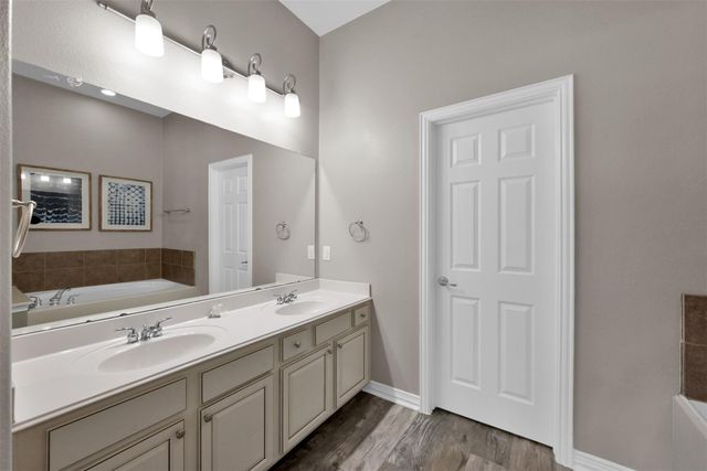 9222 Sunlight Oak Lane, Houston, TX 77070