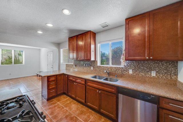 6209 Channing Dr, North Highlands, CA 95660