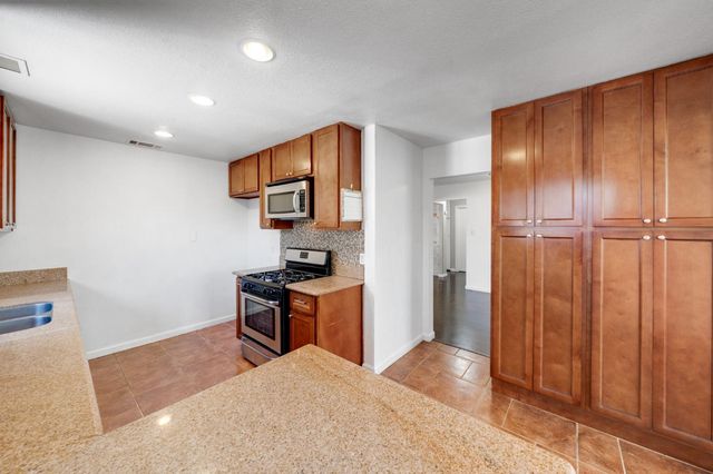 6209 Channing Dr, North Highlands, CA 95660