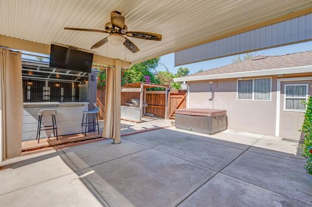6209 Channing Dr, North Highlands, CA 95660