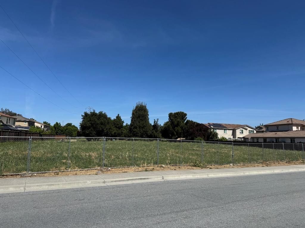 Image 6 of property listing at 220 W Edmundson Avenue, Morgan Hill, CA 95037