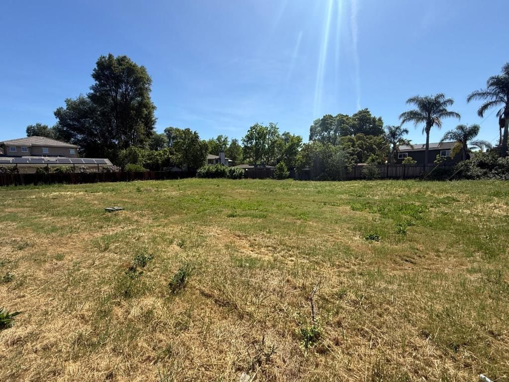 Image 7 of property listing at 220 W Edmundson Avenue, Morgan Hill, CA 95037