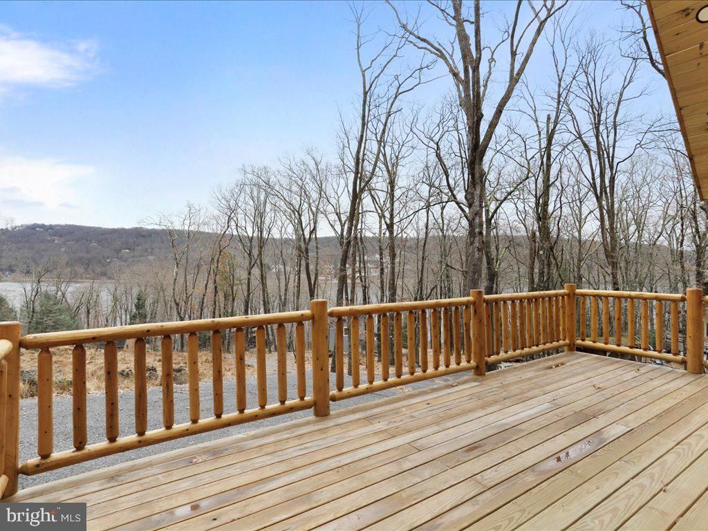 Image 7 of property listing at 211 HIGHWOOD DR, Mc Henry, MD 21541