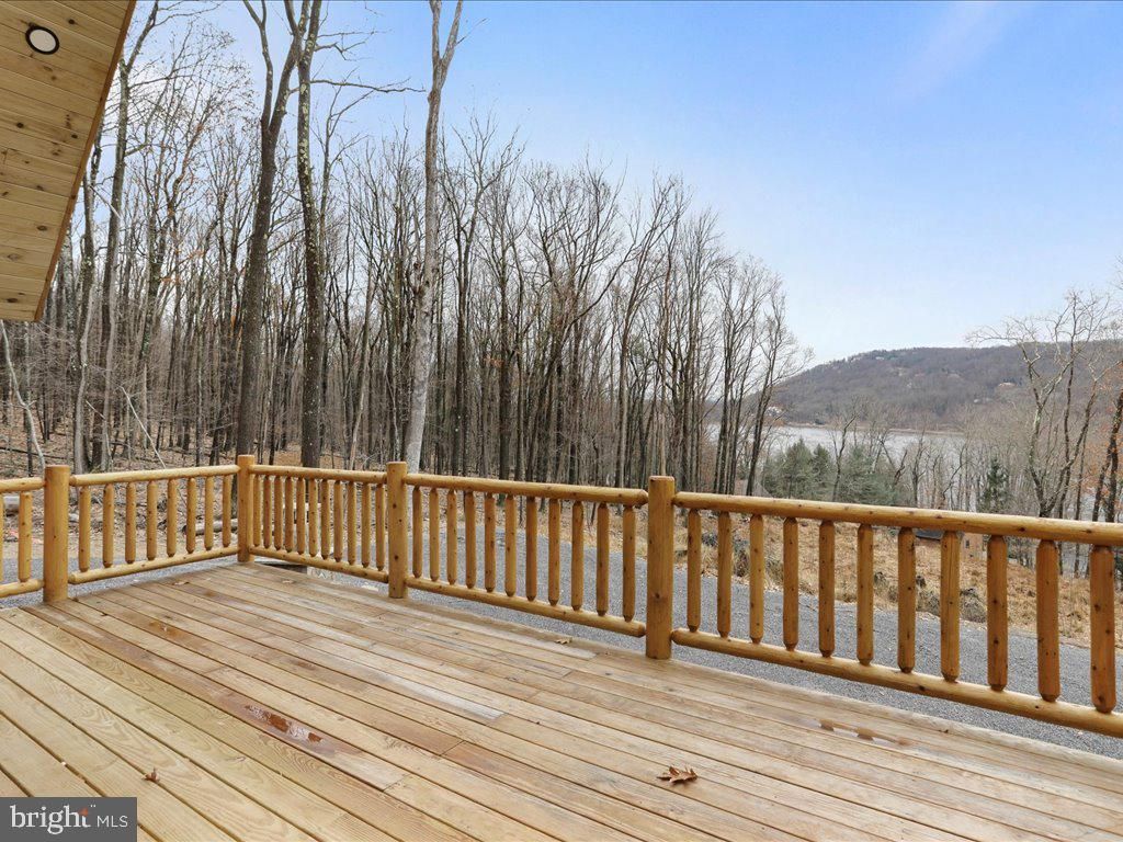 Image 8 of property listing at 211 HIGHWOOD DR, Mc Henry, MD 21541
