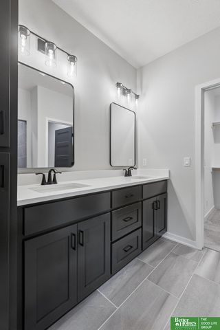 9815 Cumberland Drive, Papillion, NE 68046