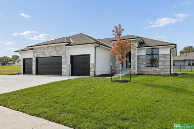 9815 Cumberland Drive, Papillion, NE 68046
