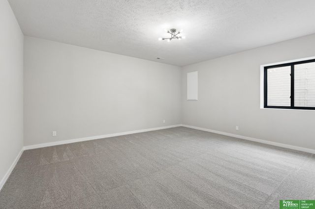 9815 Cumberland Drive, Papillion, NE 68046