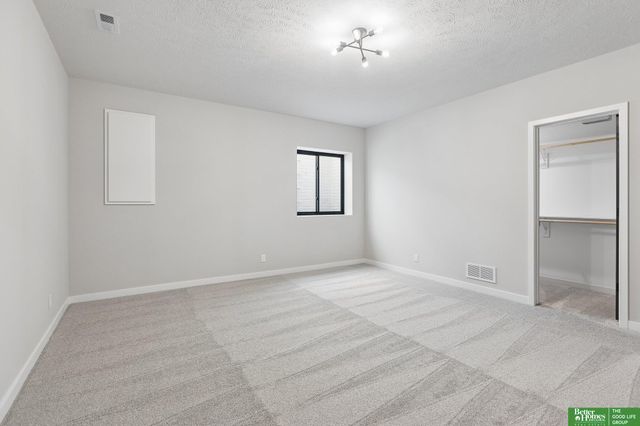 9815 Cumberland Drive, Papillion, NE 68046