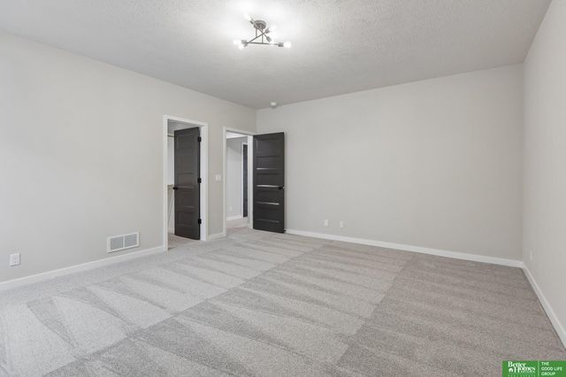 9815 Cumberland Drive, Papillion, NE 68046