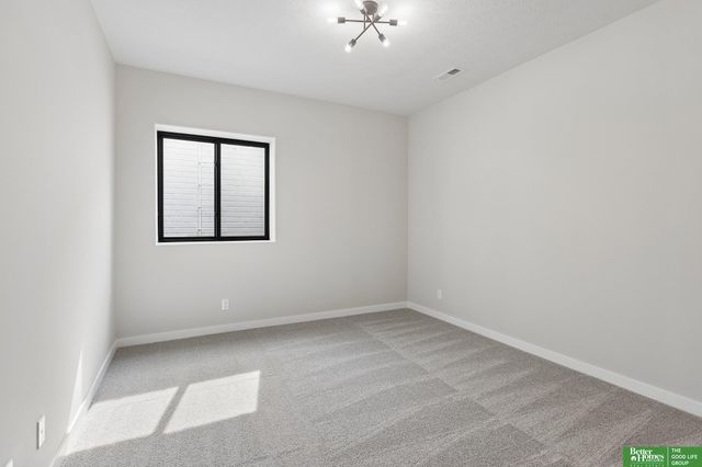 9815 Cumberland Drive, Papillion, NE 68046