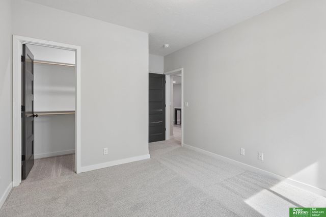 9815 Cumberland Drive, Papillion, NE 68046