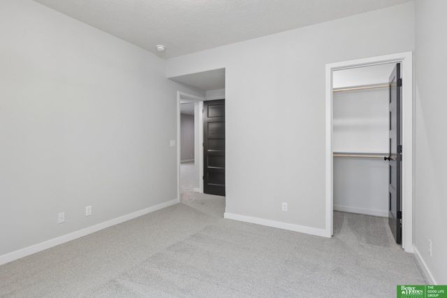 9815 Cumberland Drive, Papillion, NE 68046