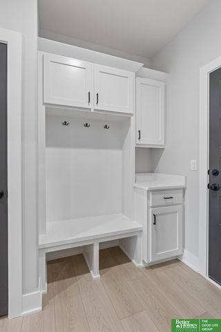 9815 Cumberland Drive, Papillion, NE 68046