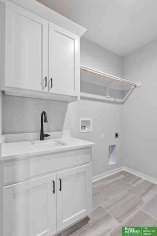 9815 Cumberland Drive, Papillion, NE 68046