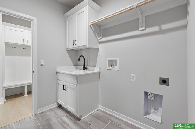 9815 Cumberland Drive, Papillion, NE 68046