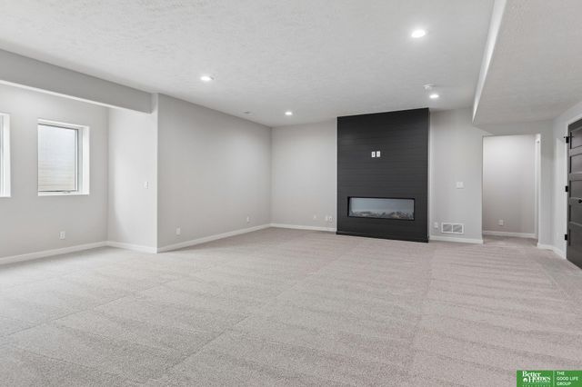 9815 Cumberland Drive, Papillion, NE 68046