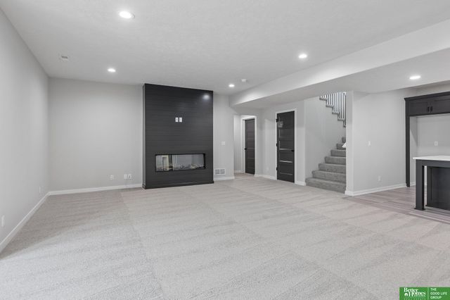 9815 Cumberland Drive, Papillion, NE 68046