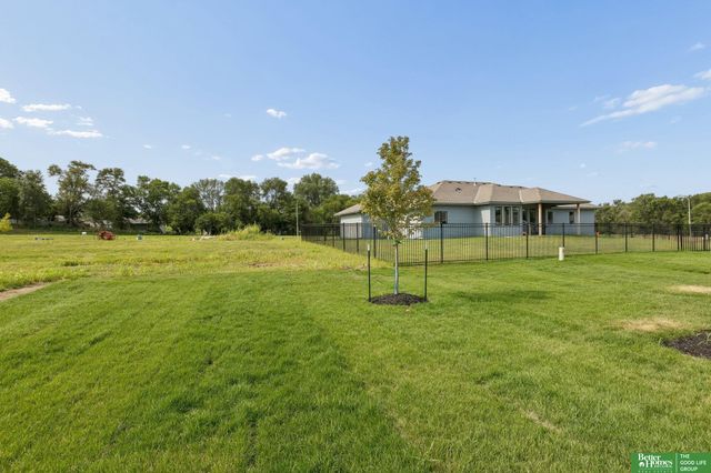 9815 Cumberland Drive, Papillion, NE 68046