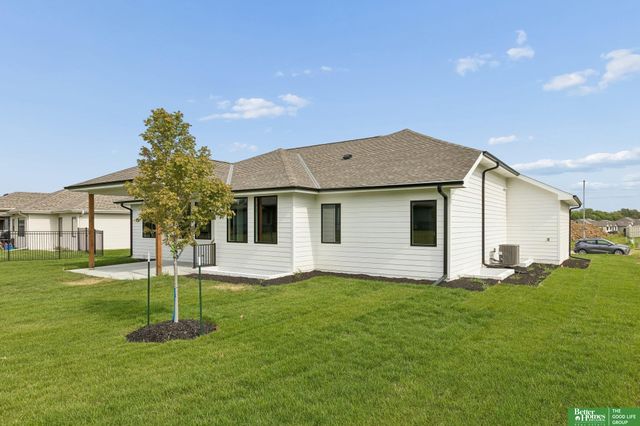 9815 Cumberland Drive, Papillion, NE 68046