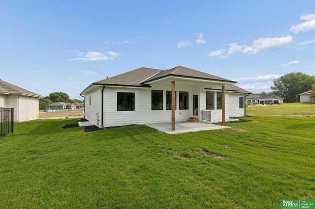 9815 Cumberland Drive, Papillion, NE 68046