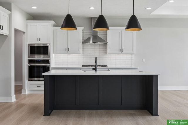 9815 Cumberland Drive, Papillion, NE 68046