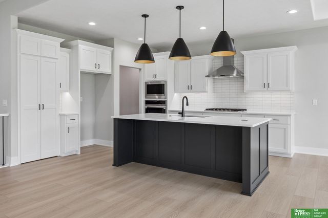 9815 Cumberland Drive, Papillion, NE 68046