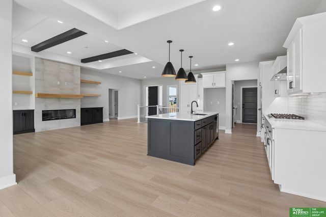 9815 Cumberland Drive, Papillion, NE 68046