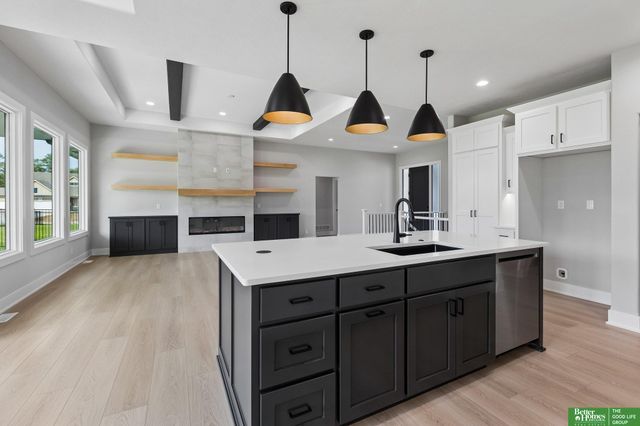 9815 Cumberland Drive, Papillion, NE 68046