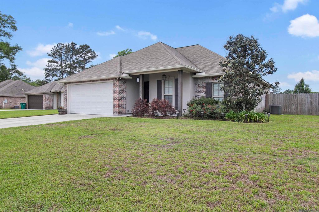 33789 Blue River Dr, Denham Springs, LA 70706
