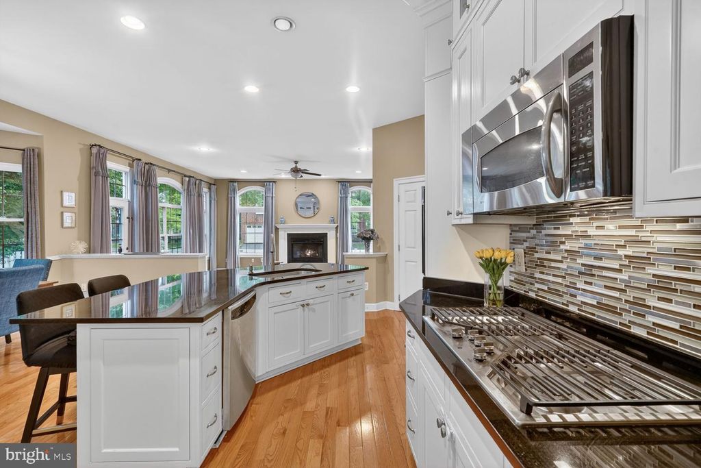 Image 11 of property listing at 414 SUMMER GARDEN WAY, Rockville, MD 20850