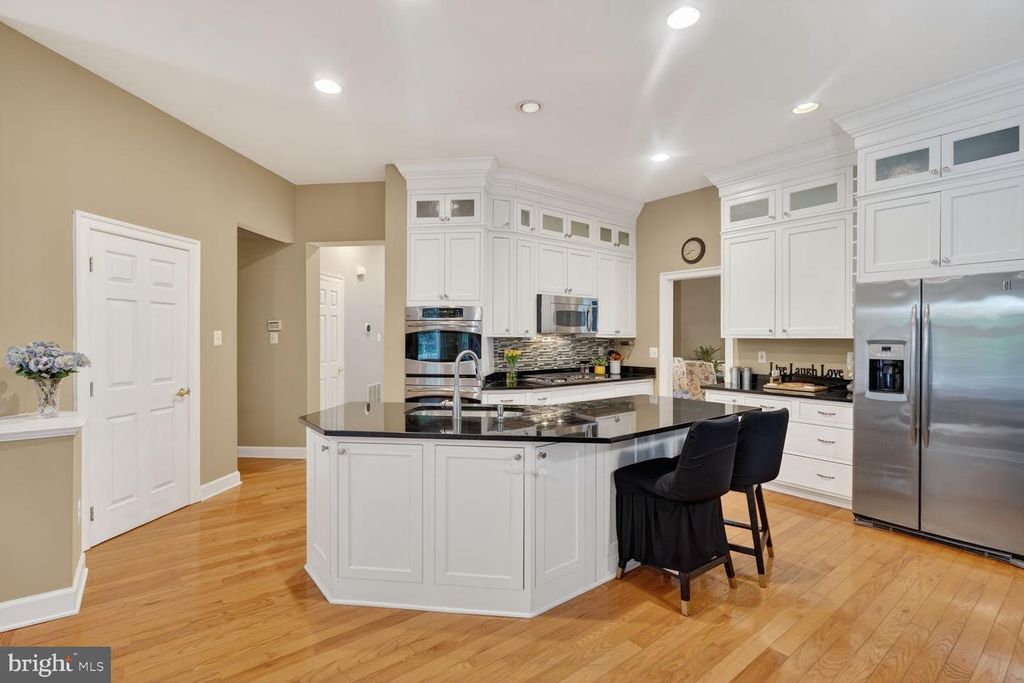 Image 13 of property listing at 414 SUMMER GARDEN WAY, Rockville, MD 20850