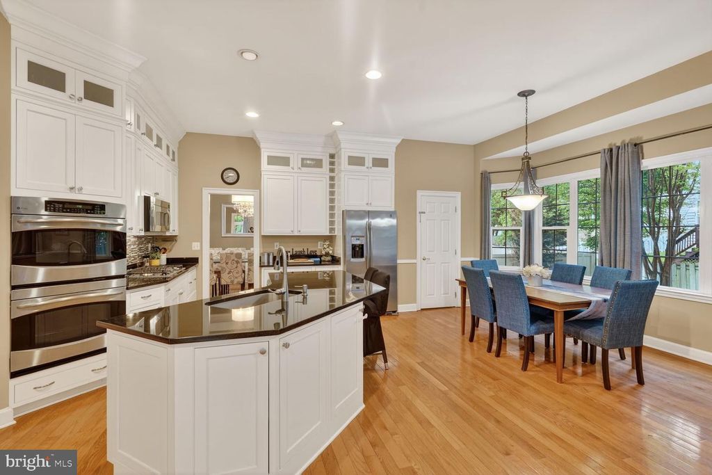 Image 14 of property listing at 414 SUMMER GARDEN WAY, Rockville, MD 20850